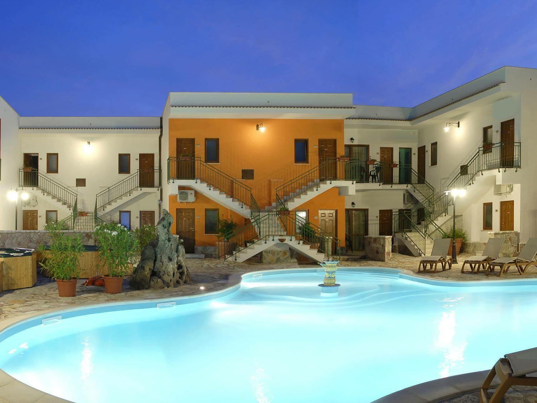 Hotel Ciuri Di Badia 布塞托·帕里佐罗 外观 照片